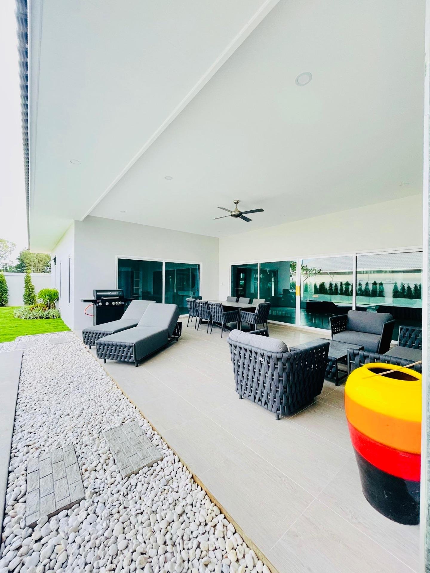 4bed-covered-patio-j_MpkqR-