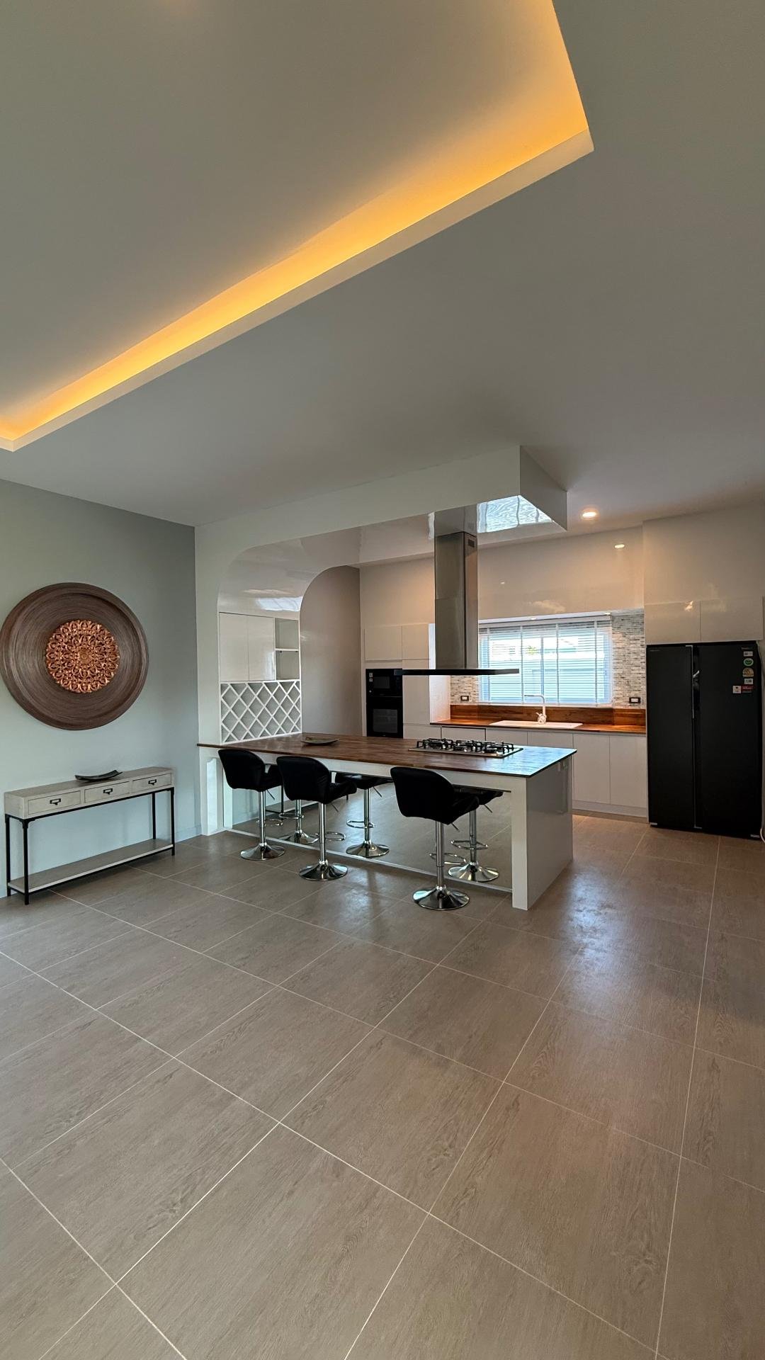 4bed-kitchen-1-CYMh1d_d