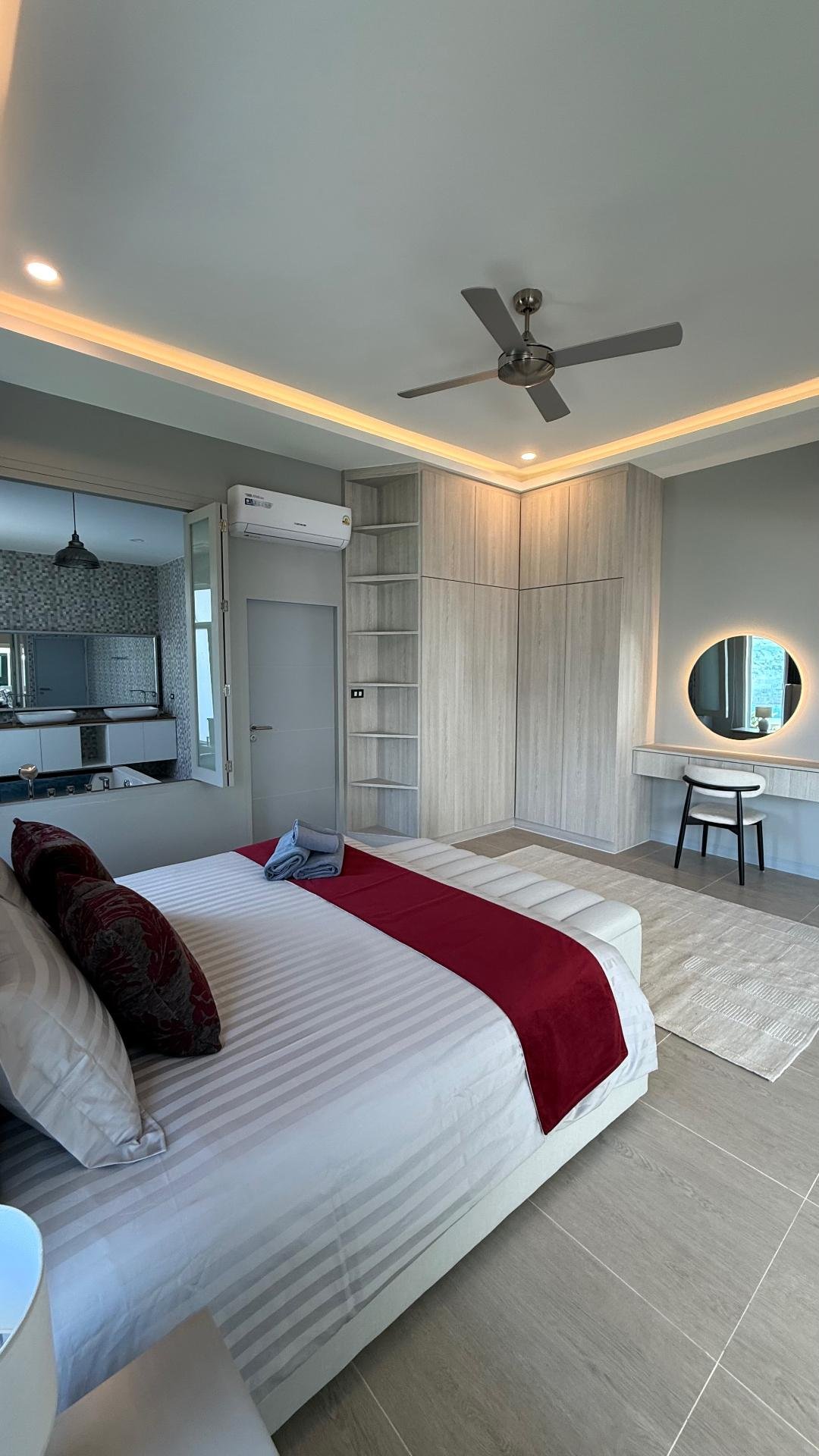 4bed-master-bedroom-CRKOeh2y